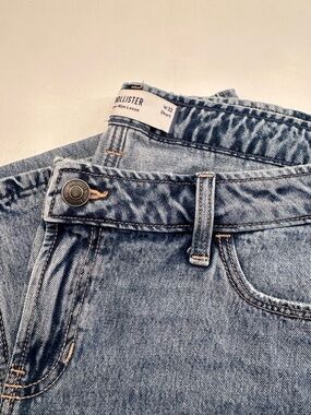 Hollister Women's light and dark wash Low rise jeans